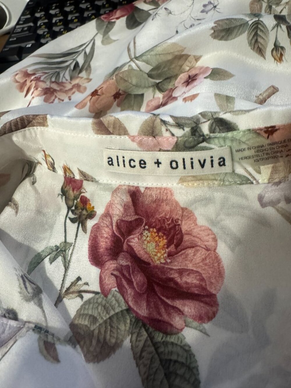 Alice + Olivia Willa Floral Silk Blouse Top XS EUC Cream Botanical Button Down - Picture 3 of 7